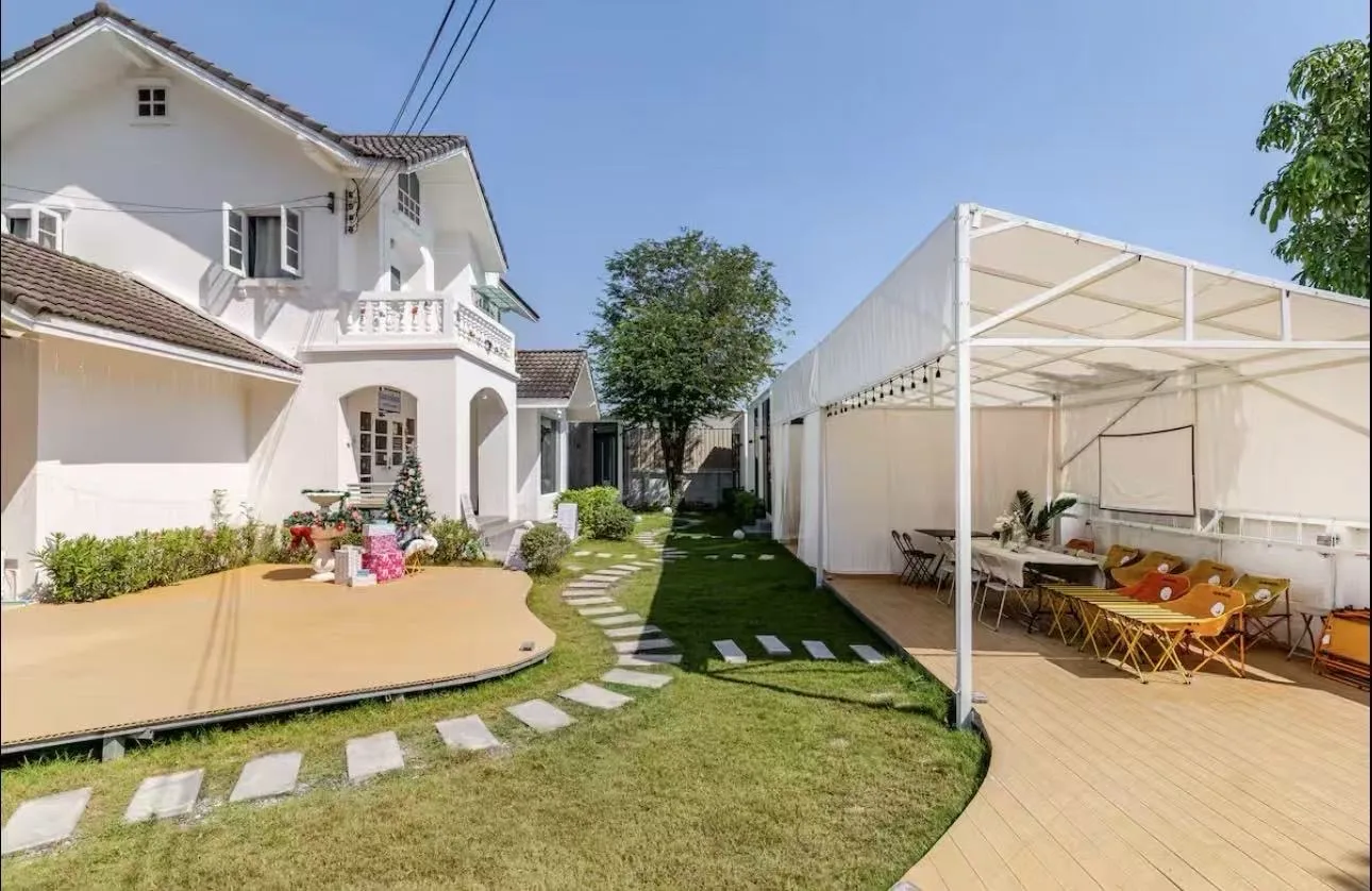 Garden path at Coolplay House guesthouse, Phra Khanong Bangkok